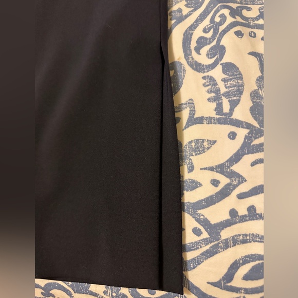 Ann Taylor Navy Pencil Skirt with Slit - Size 2 - Picture 4 of 4